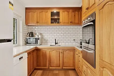 Lovely 2 Bed Home With Views Hobart Australia