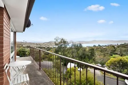 Lovely 2 Bed Home With Views Hobart