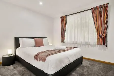 Lovely 2 Bed Home With Views Hobart