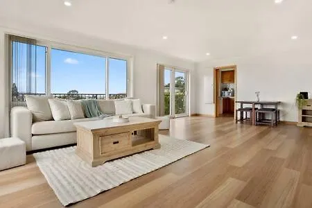 Lovely 2 Bed Home With Views Hobart Holiday home